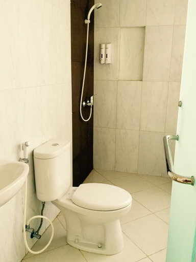 Bathroom, Residence100, Central Jakarta