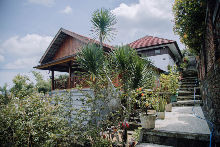 Exterior & Views 2, RedDoorz @ Villa Bukit Senyum Lombok, Lombok