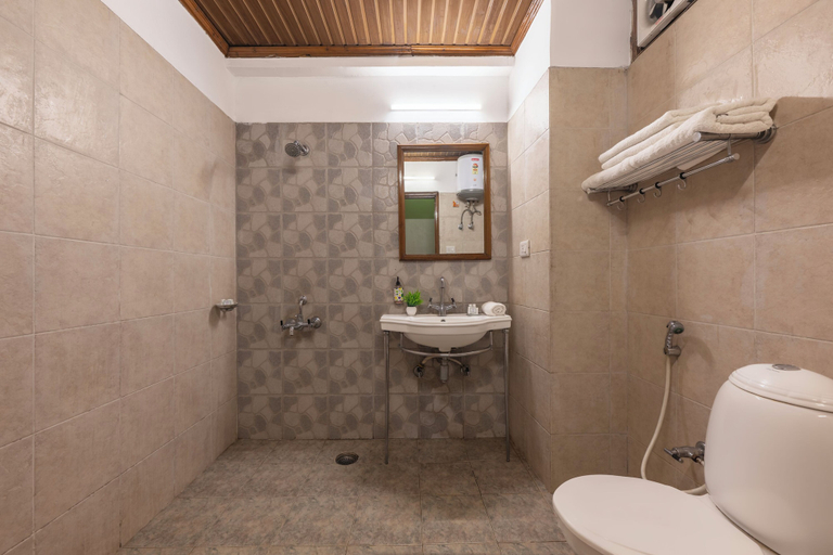 Bathroom 3, Wingait Inn - Hotel Near The Mall Road, Shimla