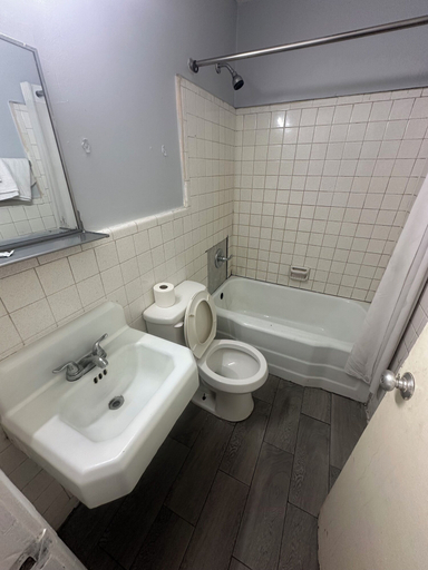 Bathroom 3, Travel Inn, Montgomery