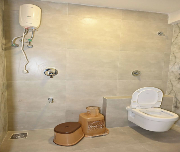 Bathroom 2, Hotel Avadh Palace, Ahmadabad