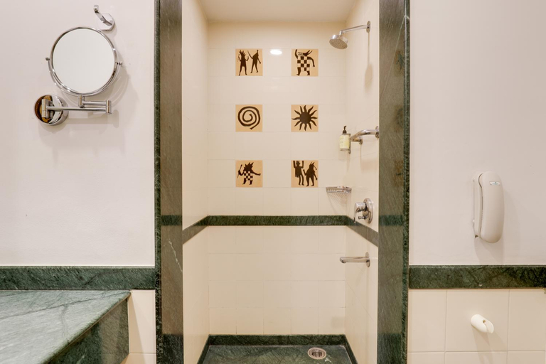 Bathroom 4, Lemon Tree Hotel Chandigarh, Chandigarh
