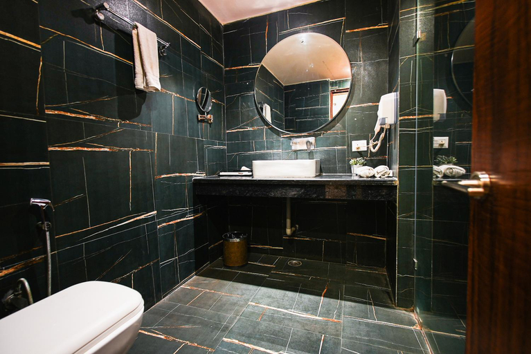 Bathroom 4, Dazzling Hotel - Taj Mahal View, Agra