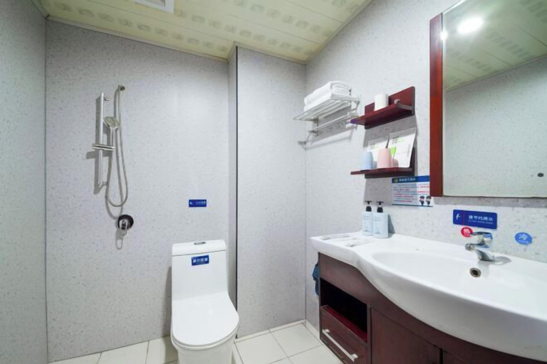 Bathroom 4, Hebe Hotel, Loudi