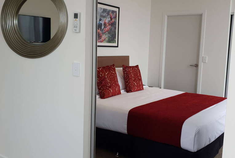 Bedroom 2, Ramada Suites by Wyndham Auckland Manukau Pacific Centre, Franklin