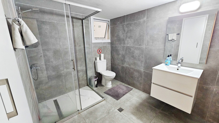 Bathroom 4, Downtown Rooms, 200m from Marina Beach, Larnaca