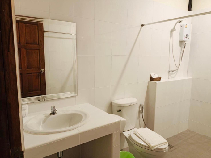 Bathroom 4, Pechmaneekan Beach Resort, Sai Yok