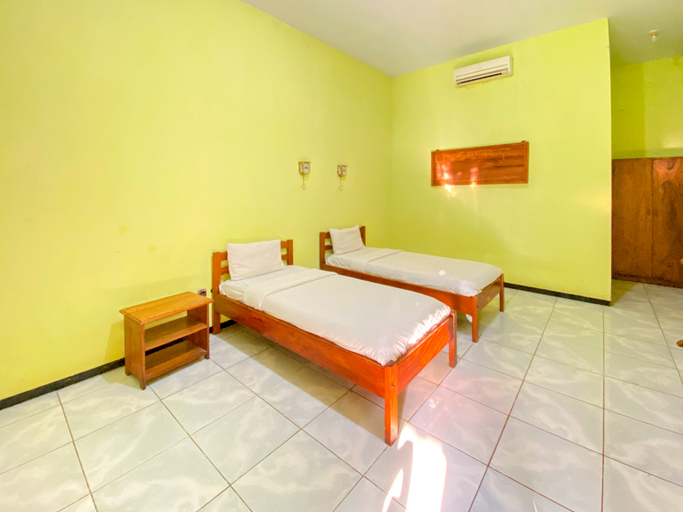 San Sui Hotel Mitra RedDoorz Room Type - Deluxe Twin Room