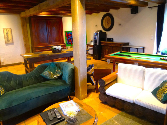 Others 2, La maison de Gilbert Jacuzzi Piscine chauffee, Cantal