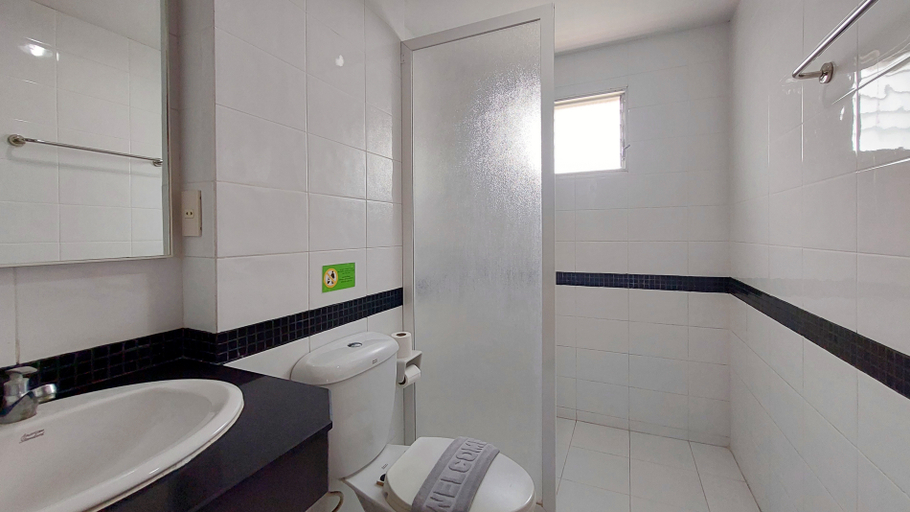 Bathroom 27