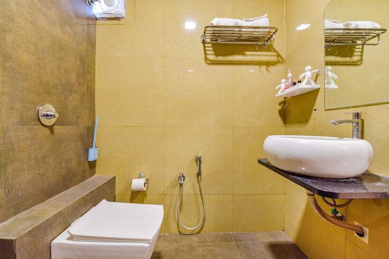 Bathroom 5, Hotel Avadh Palace, Ahmadabad