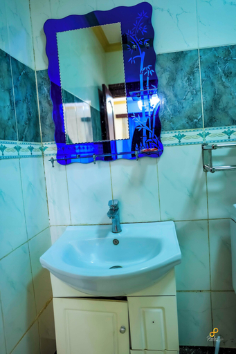 Bathroom, Golden Court, Kampala