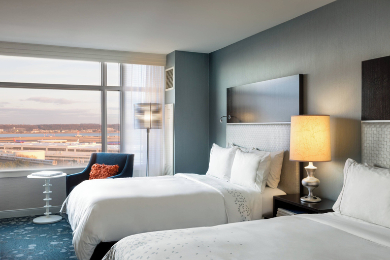 Bedroom 3, Renaissance Arlington Capital View Hotel, Arlington