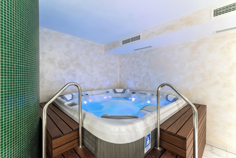 Bathroom 4, Hotel Mirjam, Makarska