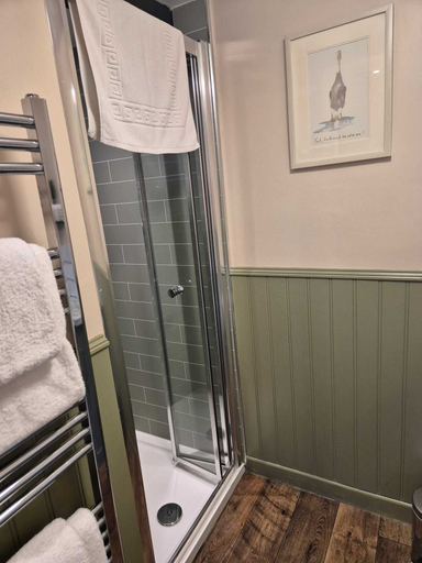 Bathroom 4, The Three Cups Inn, Hampshire