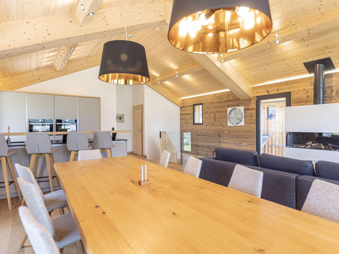 Dining 4, Luxury Chalet in Ennsling near Schladming with Private Spa, Liezen