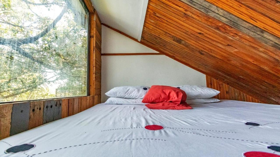 Bedroom 3, Shaka Surf School and Backpackers, Cacadu