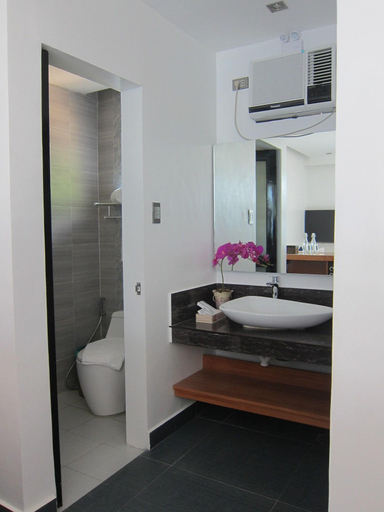 Bathroom 5, White Breeze Palawan Boutique Hotel, Puerto Princesa City