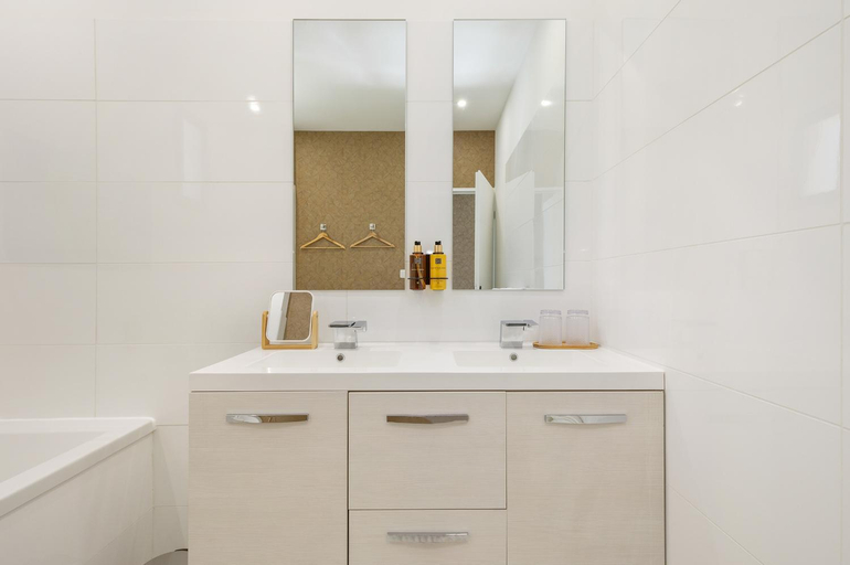 Bathroom, La Villa Monarque, Hérault