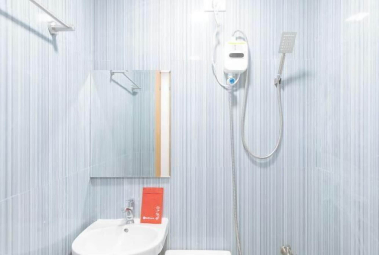 Bathroom 15