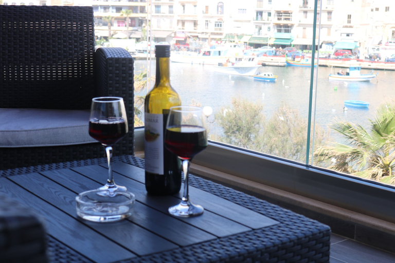 Food & Drinks, Seaside Apartment