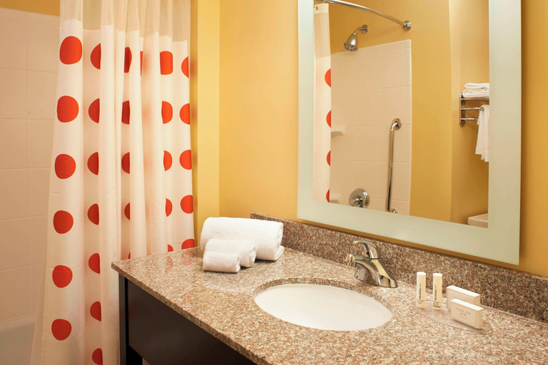 Bathroom 5, Towneplace Suites by Marriott Saginaw, Saginaw
