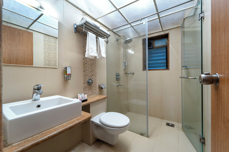 Bathroom 4, Sterling Panchgani, Satara