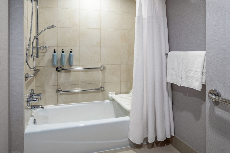 Bathroom 4, Courtyard New York Manhattan/Times Square West, New York