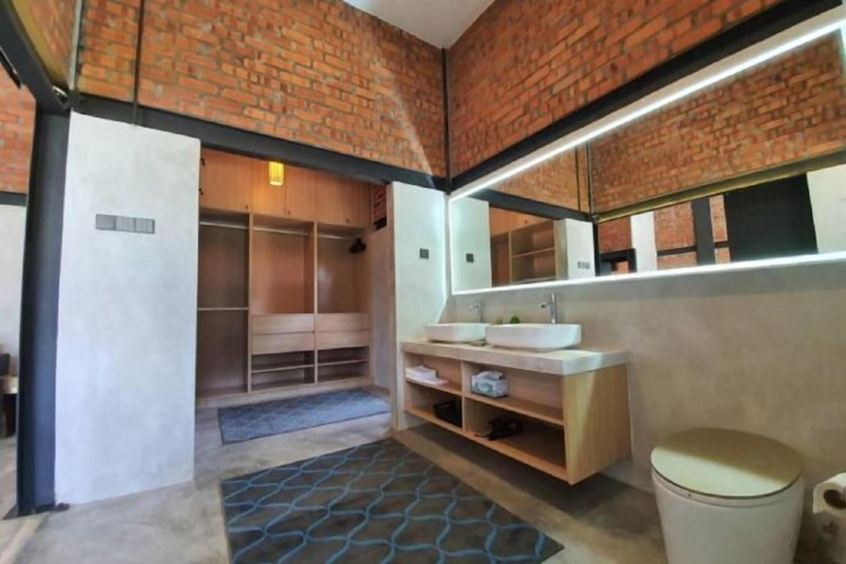 Bathroom 22