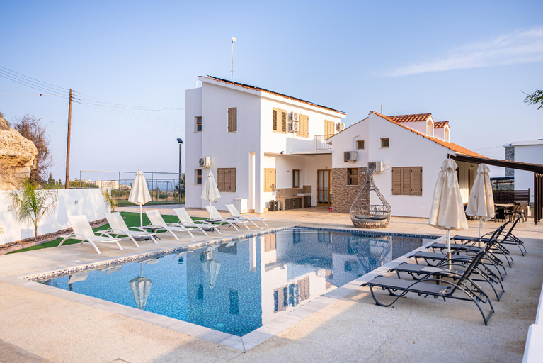 Sport & Beauty 2, Konnos Villa 1