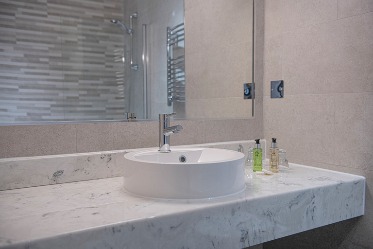Bathroom 5, Staverton Park Hotel & Golf Club, Northamptonshire