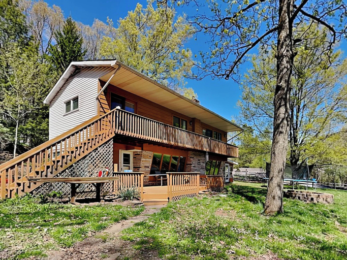 Exterior & Views