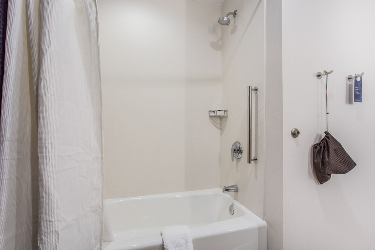 Bathroom 4, Fairfield Inn & Suites by Marriott Rolla, Phelps