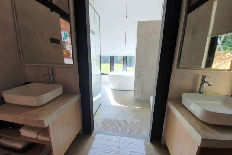 Bathroom 20