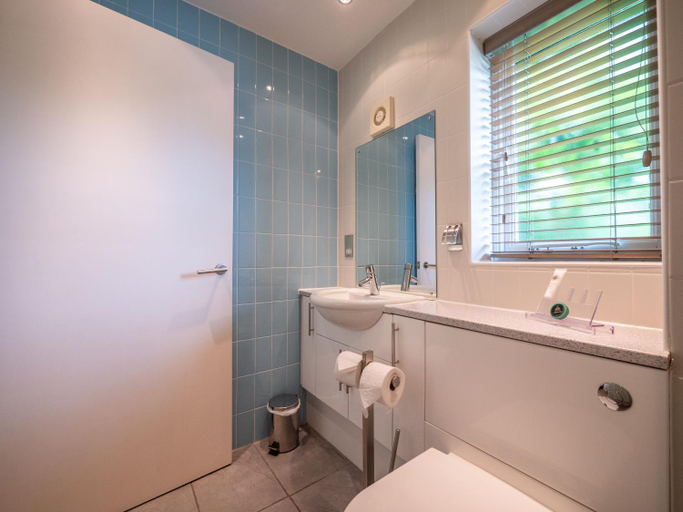 Bathroom 3, The Valley Cottages, Cornwall