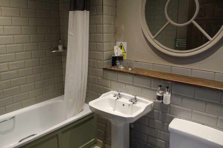 Bathroom 5, Red Dragon Inn, Lancashire
