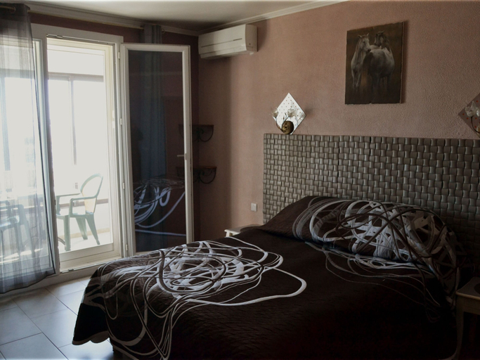 Bedroom 4, Hôtel Le Dauphin Bleu, Bouches-du-Rhône