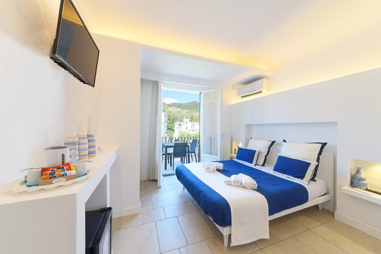 Bedroom 3, Villa Fortuna Holiday Resort., Napoli