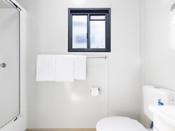 Bathroom 12