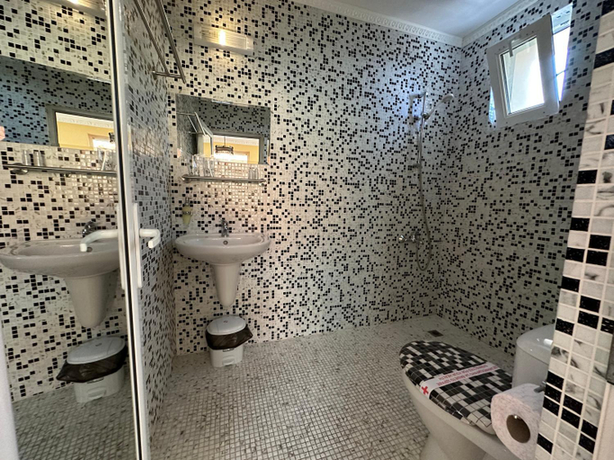 Bathroom 3, Hedi Sozopol, Sozopol