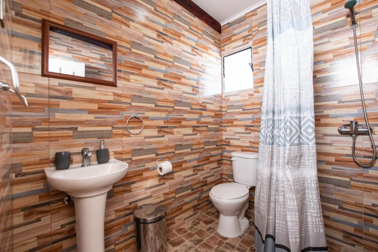 Bathroom 2, Hostal Belen, El Loa