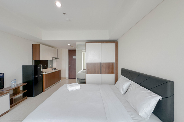 Bedroom 4, Tidy and Strategic Location Studio Grand Sungkono Lagoon Apartment By Travelio, Surabaya