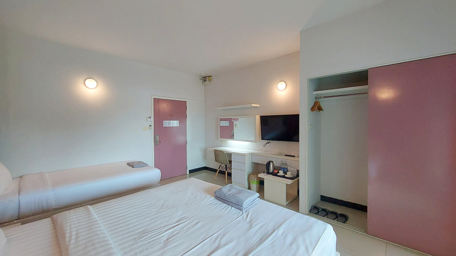 Bedroom 28