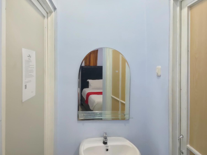 Bathroom 9
