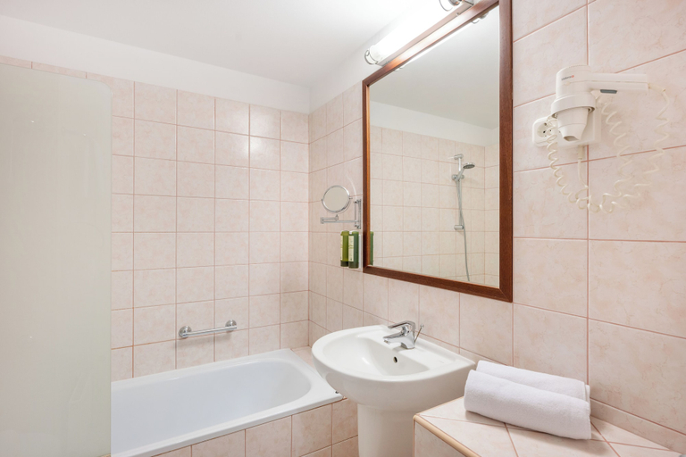 Bathroom 4, Aranyhomok Hotel Business & Relax, Kecskemét