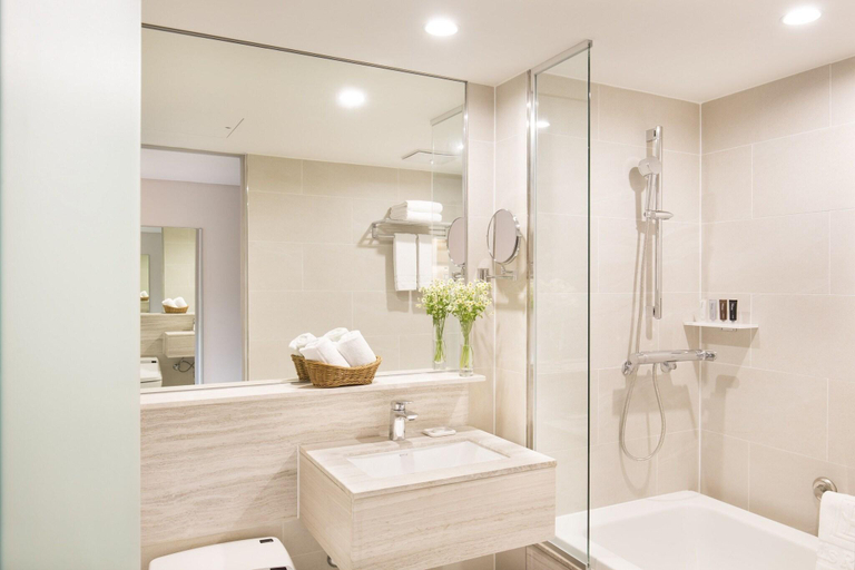 Bathroom 5, Eldis Regent Hotel, Buk