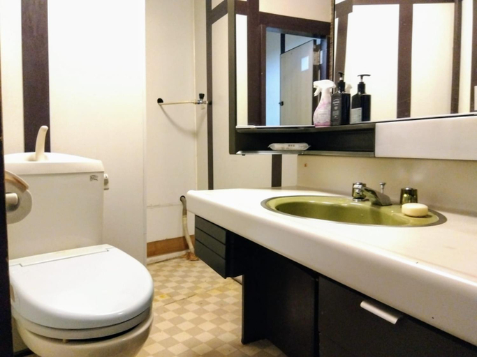 Bathroom 1, Gojo Paradiso, Kyoto