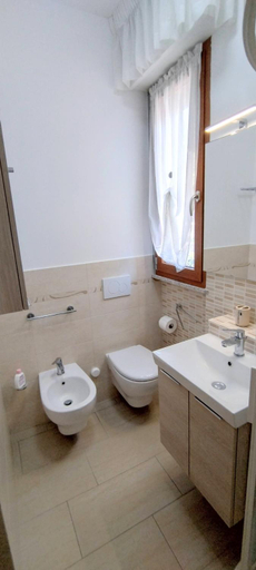 Bathroom 4, Camere Vetralla, Ancona