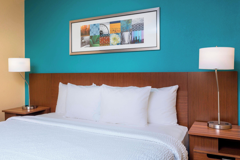 Bedroom 2, Fairfield Inn & Suites Victoria, Victoria
