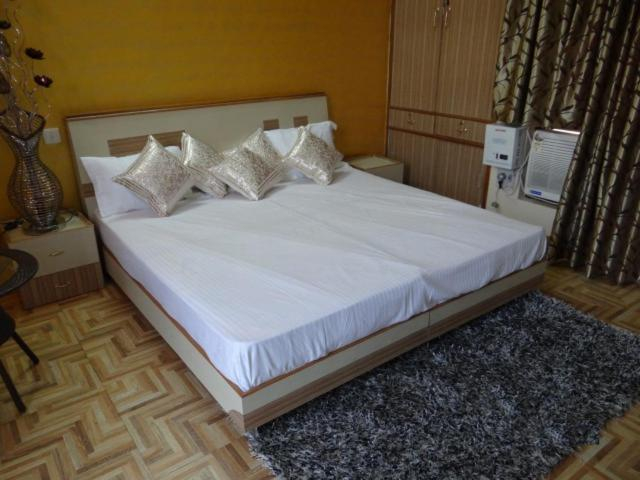 Bedroom 2, SHARMA guest house near emerald riveria Haridwar gazziwali, Hardwar